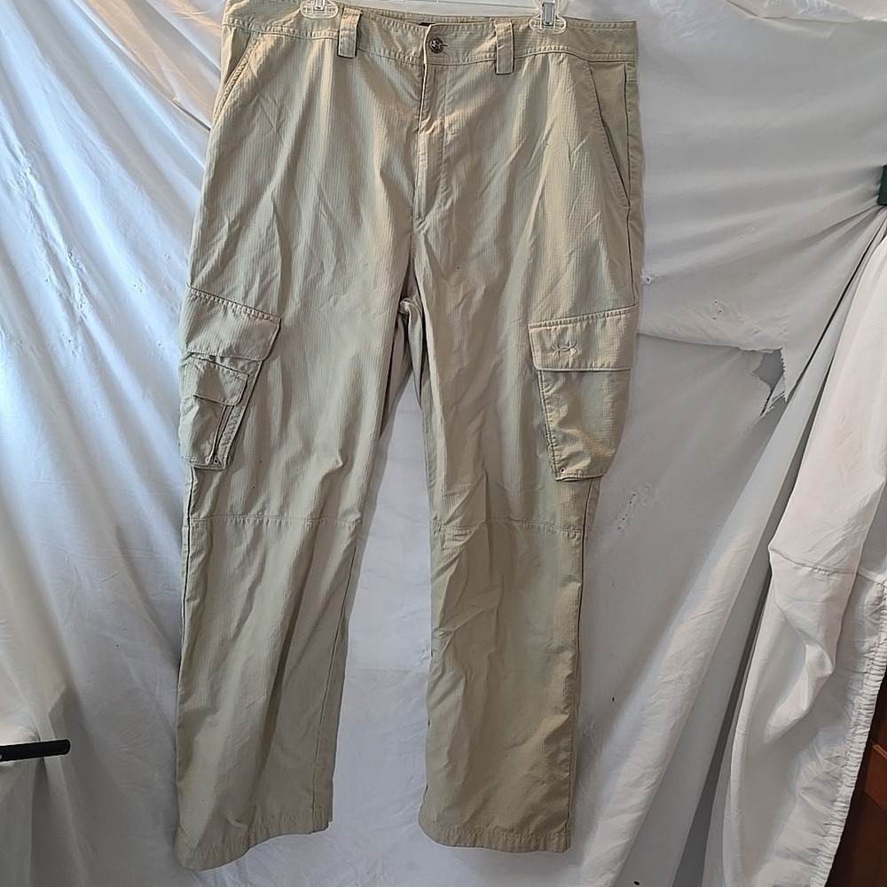 Under Armour Nylon Cargo Pants Men's Size 38 x 32 Khaki Outdoor Hiking Fishing - Picture 2 of 15